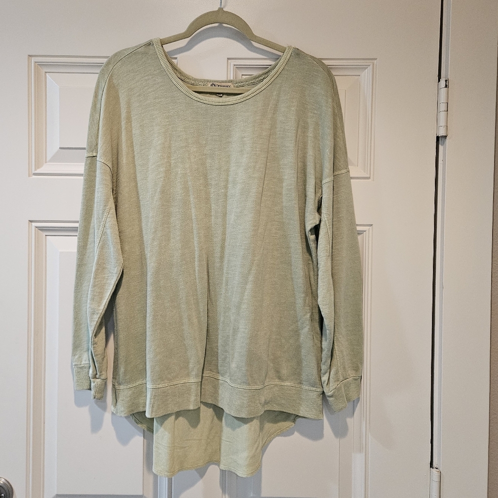Democracy Long Sleeve Tee Scoop Neck Cut Out Back High Low Hem Green M & L NWOT